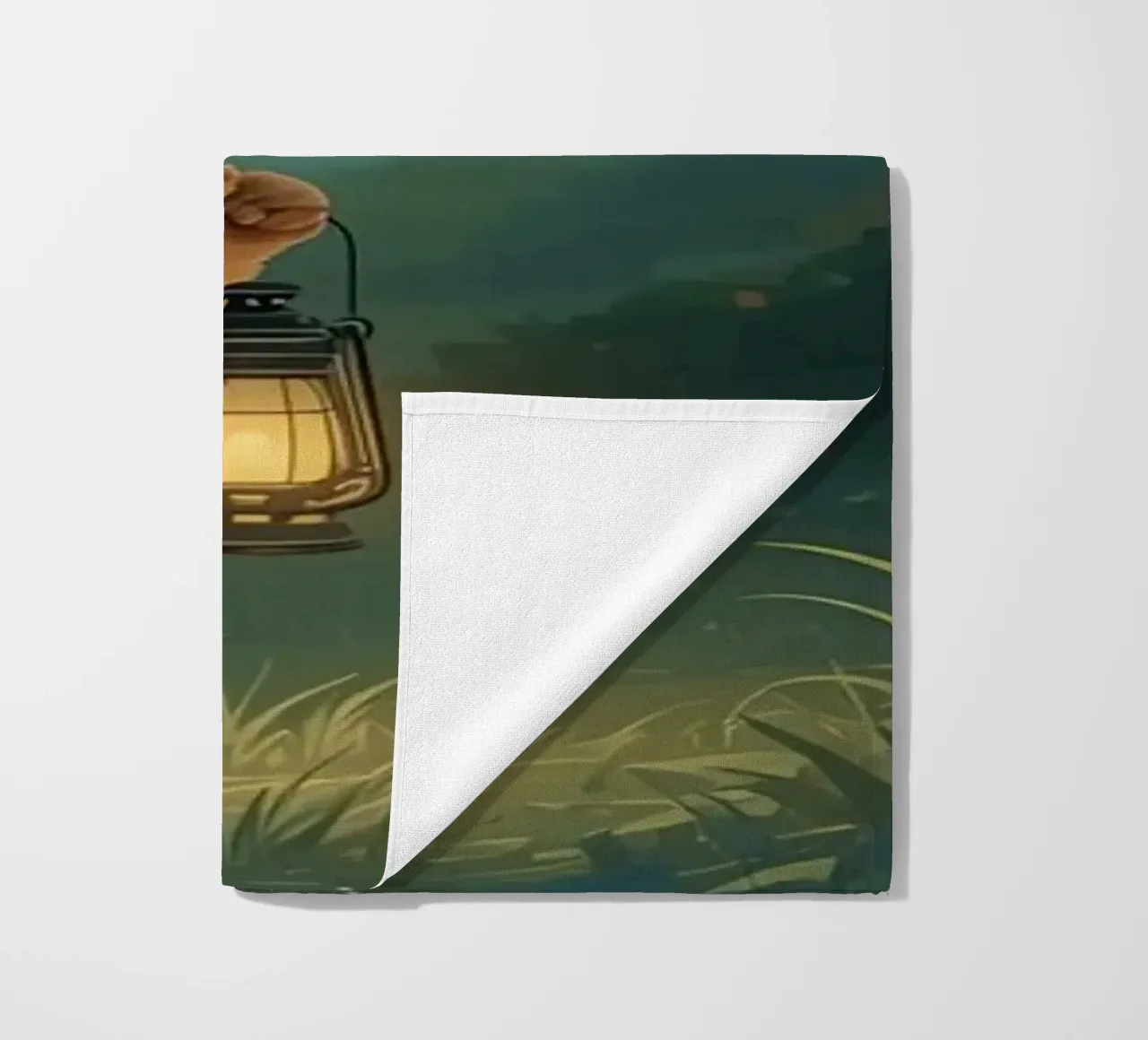 Orsacchiotto smarrito che tiene una lanterna nella foresta telo mare da DesignDoodle