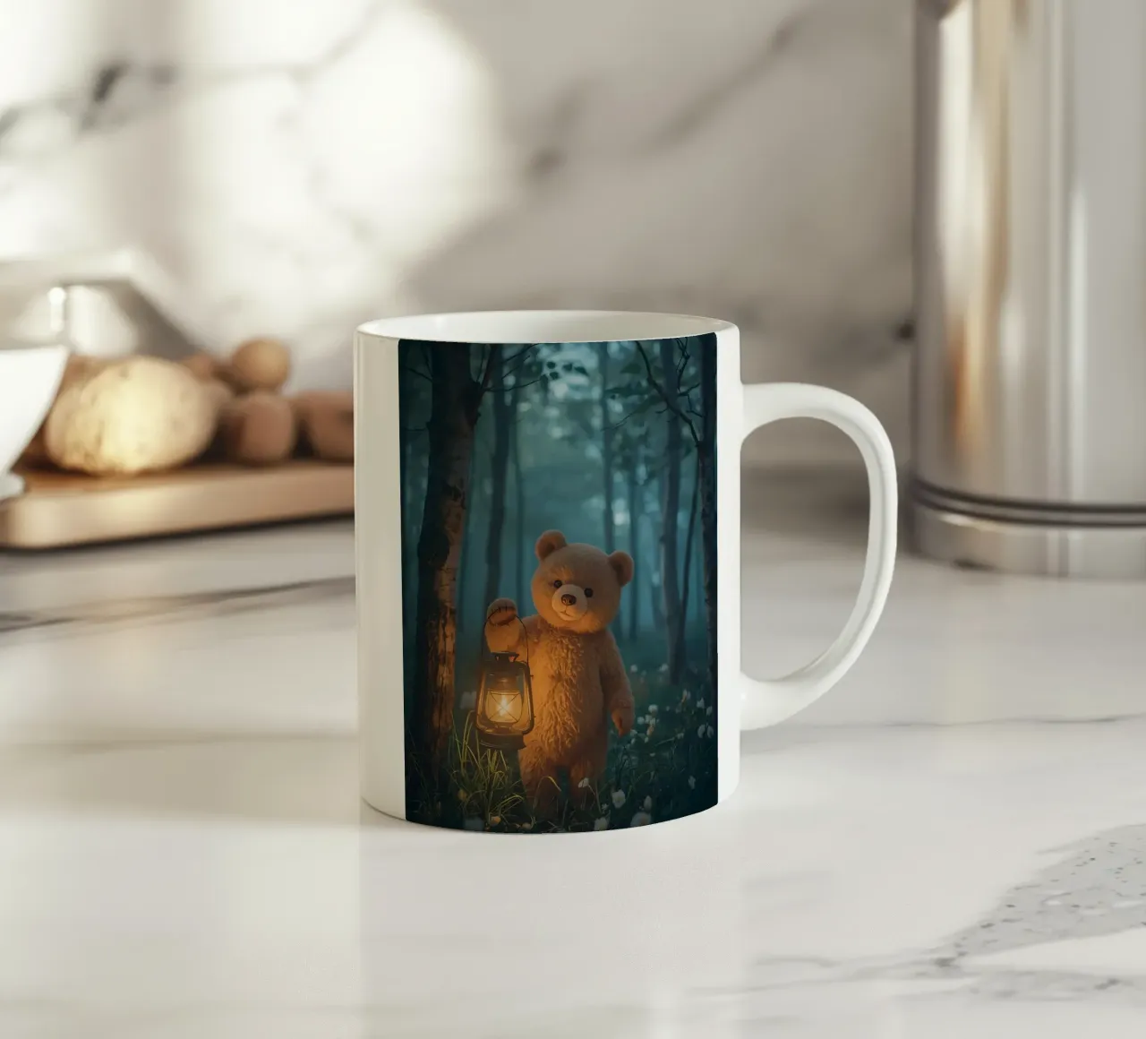 Orsetto curioso con lanterna nella foresta tazza in ceramica da DesignDoodle