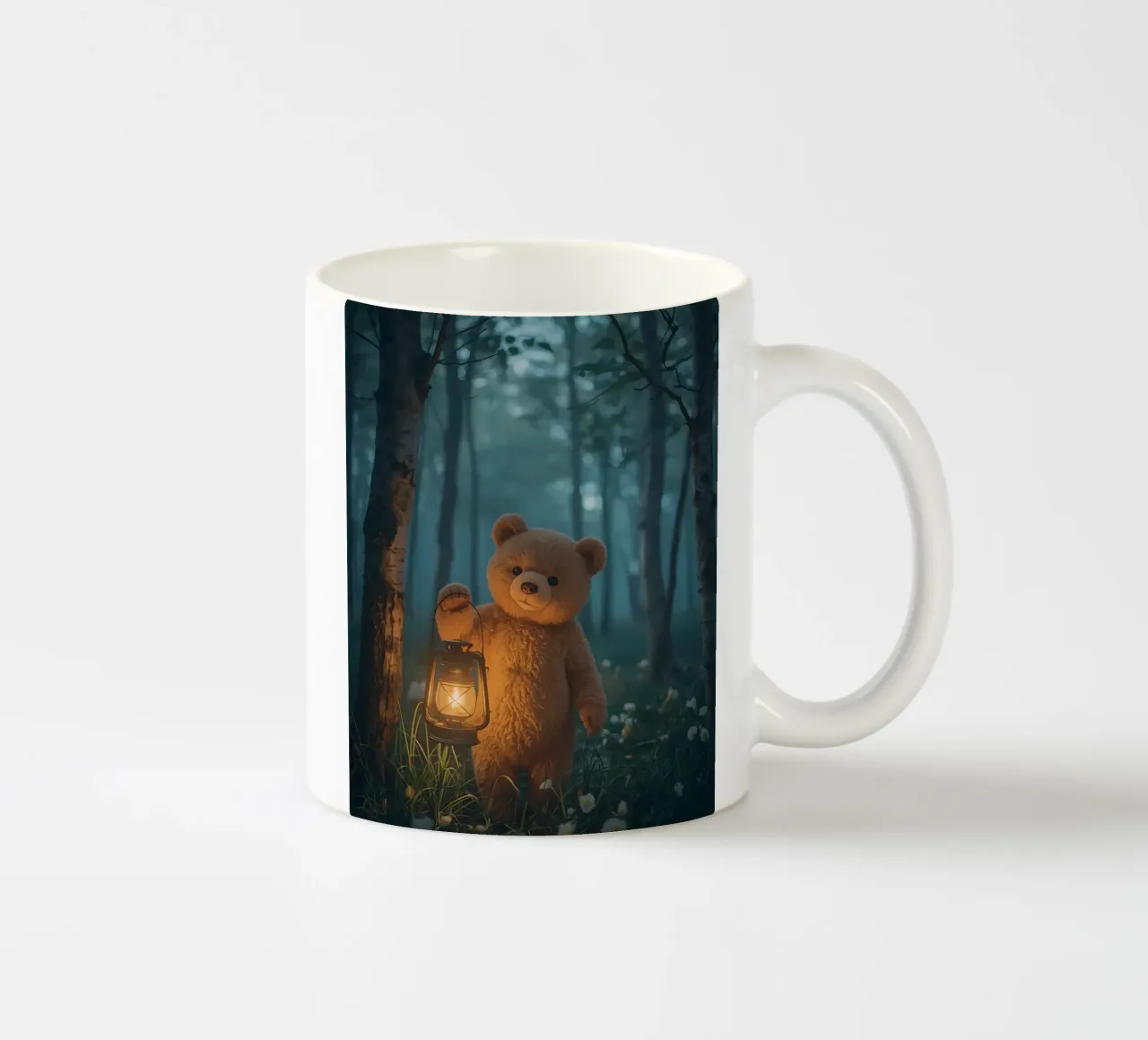 Orsetto curioso con lanterna nella foresta tazza in ceramica da DesignDoodle