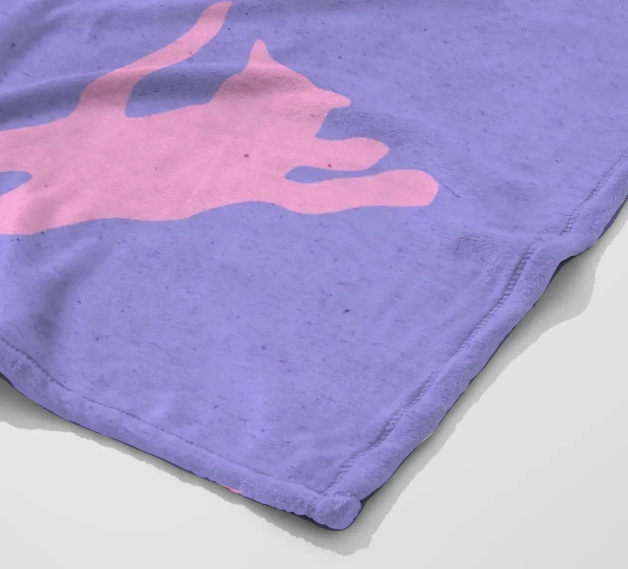 Gatti rosa volanti coperta in pile da Kim Hubball Studio