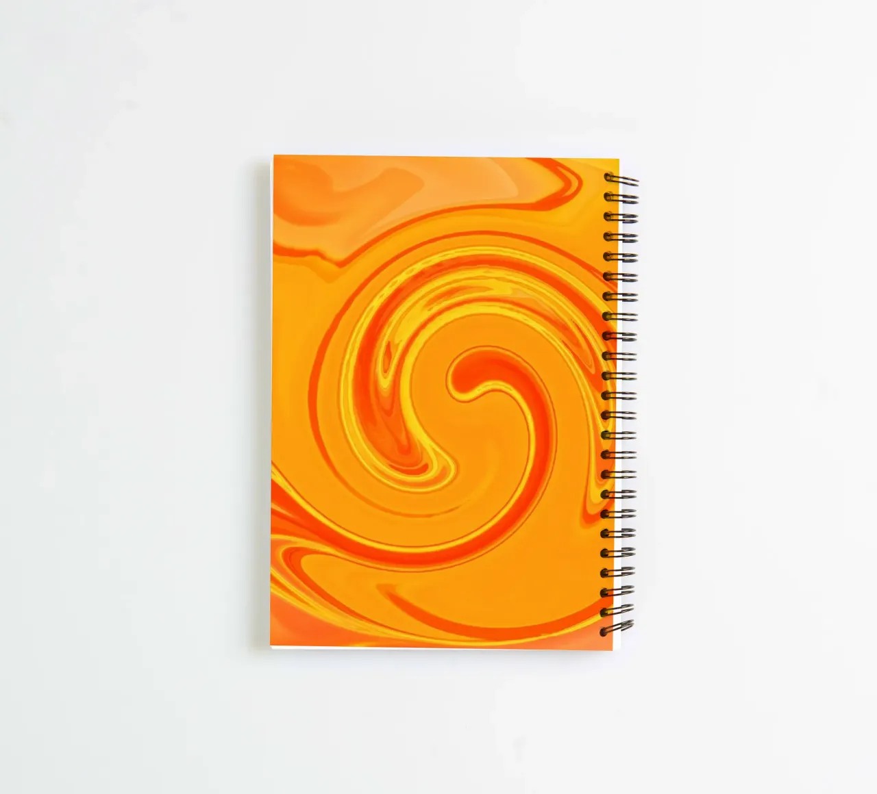 Motif dynamique abstrait en jaune, orange et rouge. carnet à spirale de Something for you