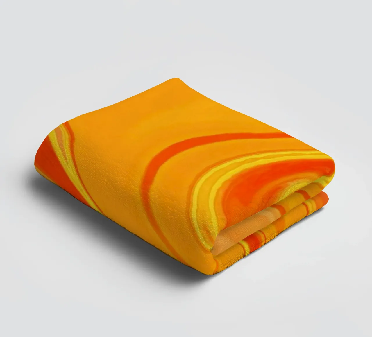 Abstraktes dynamisches Muster in gelb, orange und rot. Handtuch von Something for you