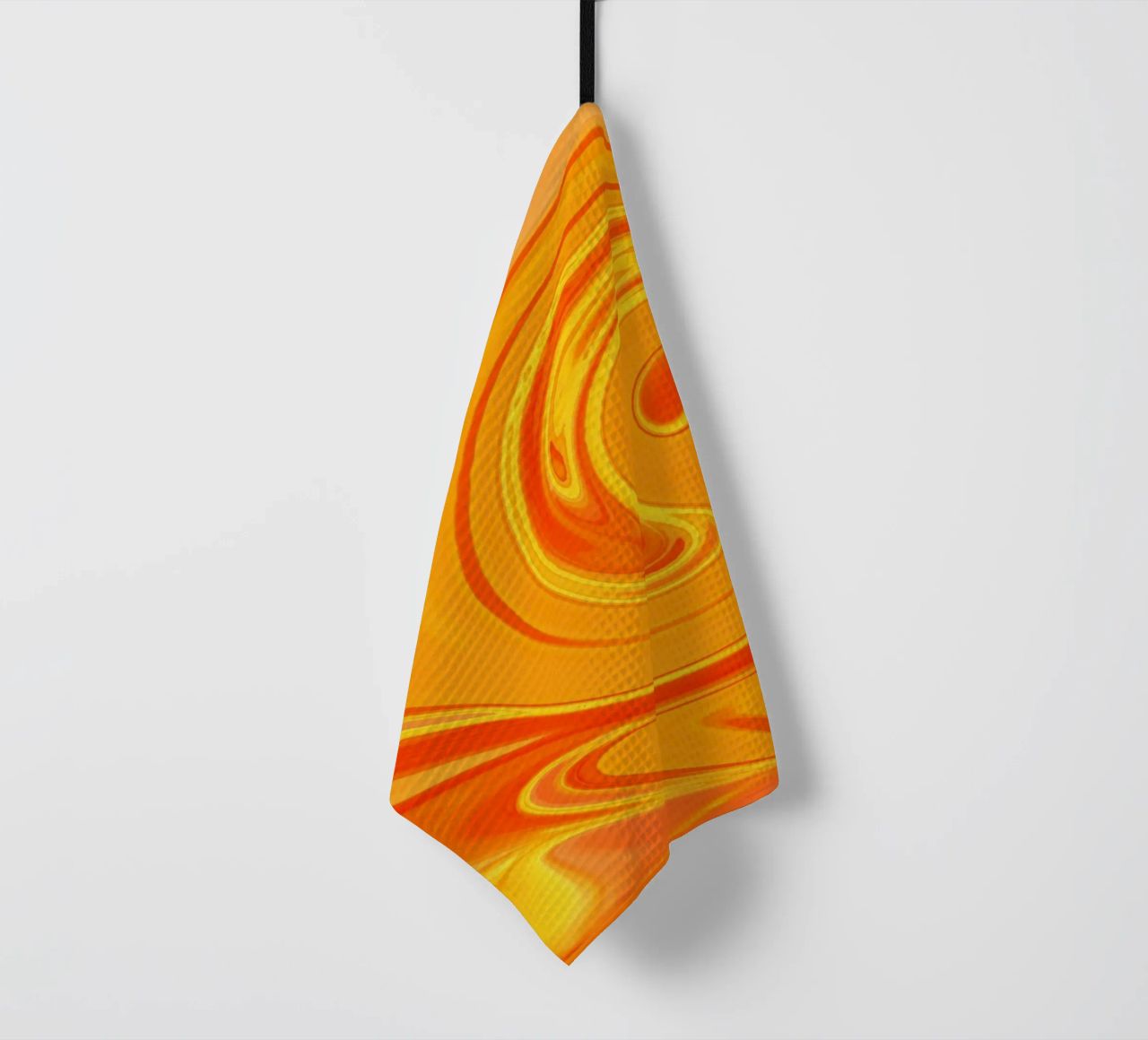 Abstract dynamisch patroon in geel, oranje en rood. theedoek van Something for you