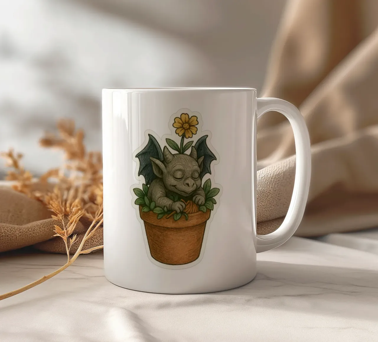 Baby Gargoyle che dorme in un vaso di fiori tazza in ceramica da Taika Tori Art