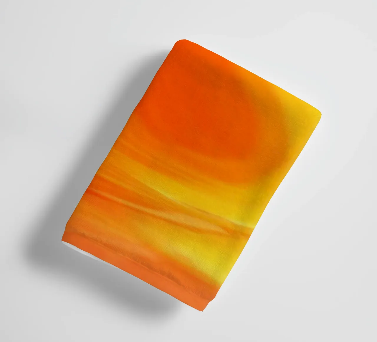 Abstraktes dynamisches Muster in gelb, orange und rot. Handtuch von Something for you