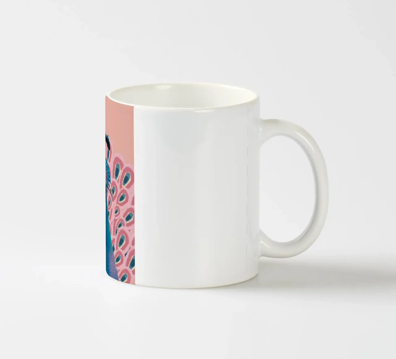 Piume di pavone maschio colorate tazza in ceramica da igoshartwrks