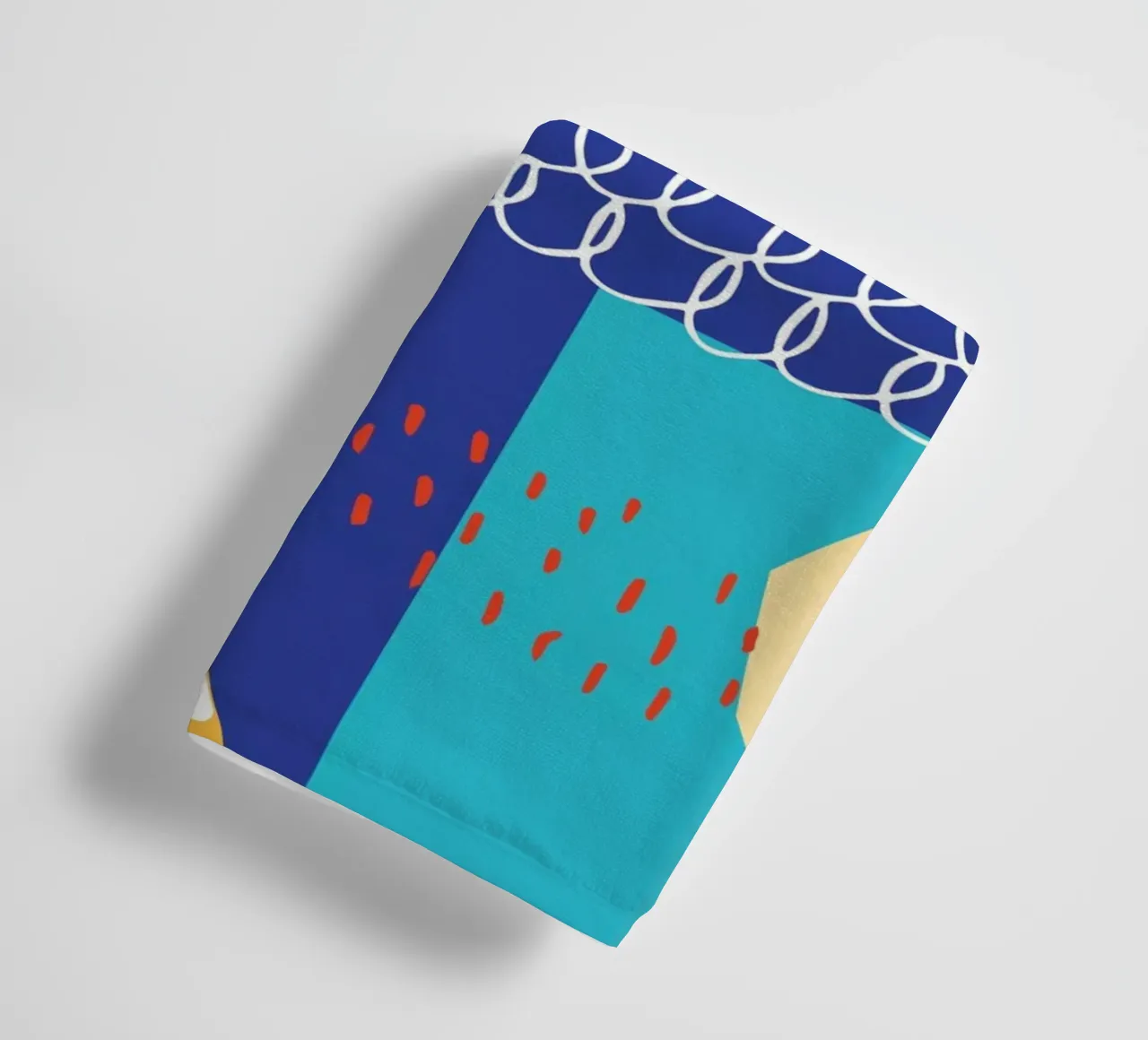 Eigentijdse vorm en kleur badhanddoek van Kim Hubball Studio