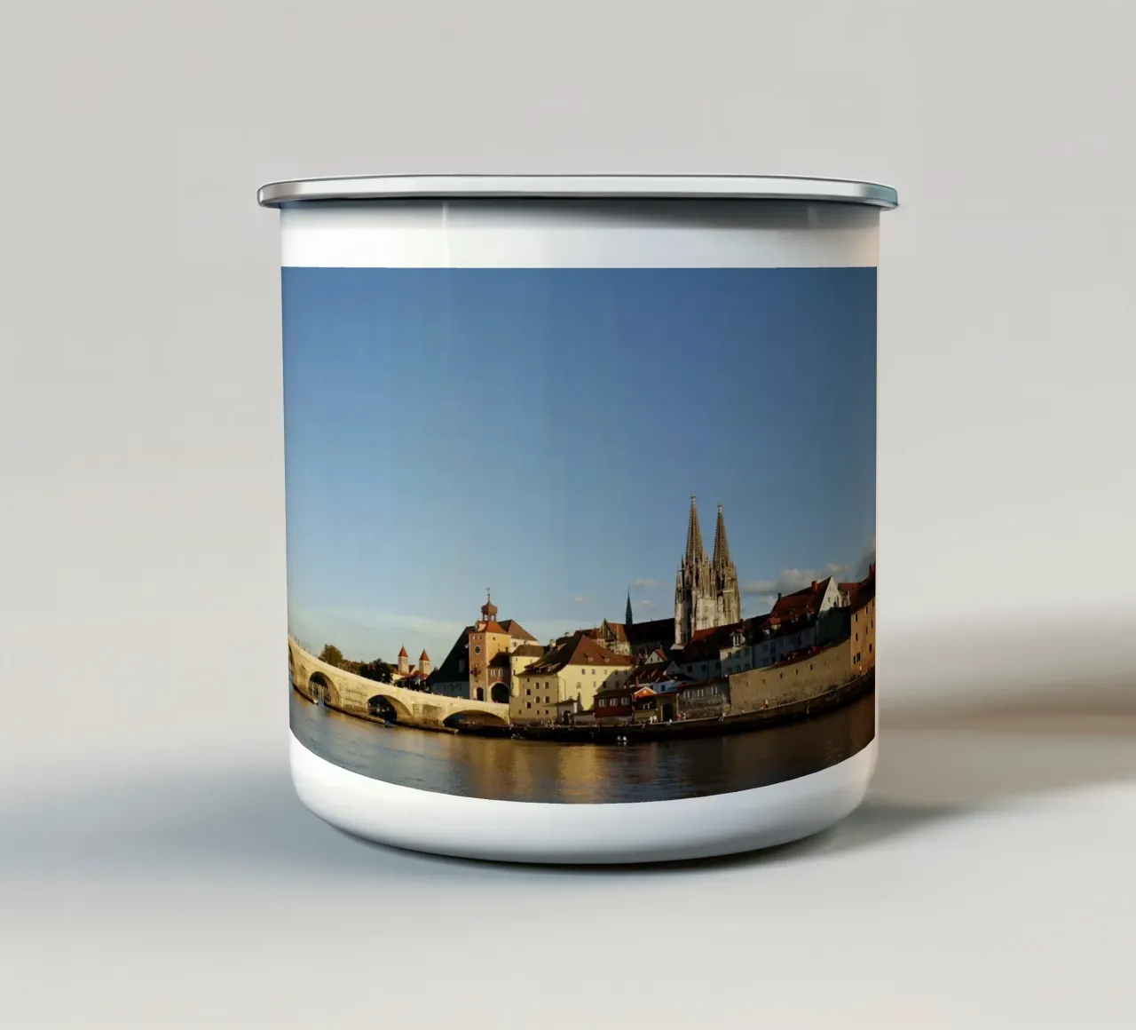 Vista sulla città di Ratisbona tazza in smalto da Simon Koy