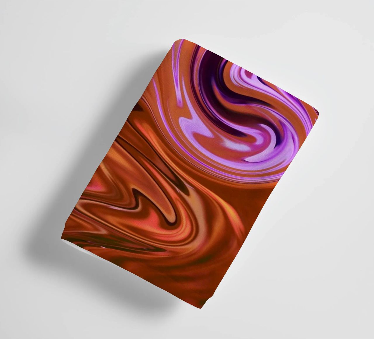 Abstract dynamisch patroon in oranje, bruin en paars badhanddoek van Something for you