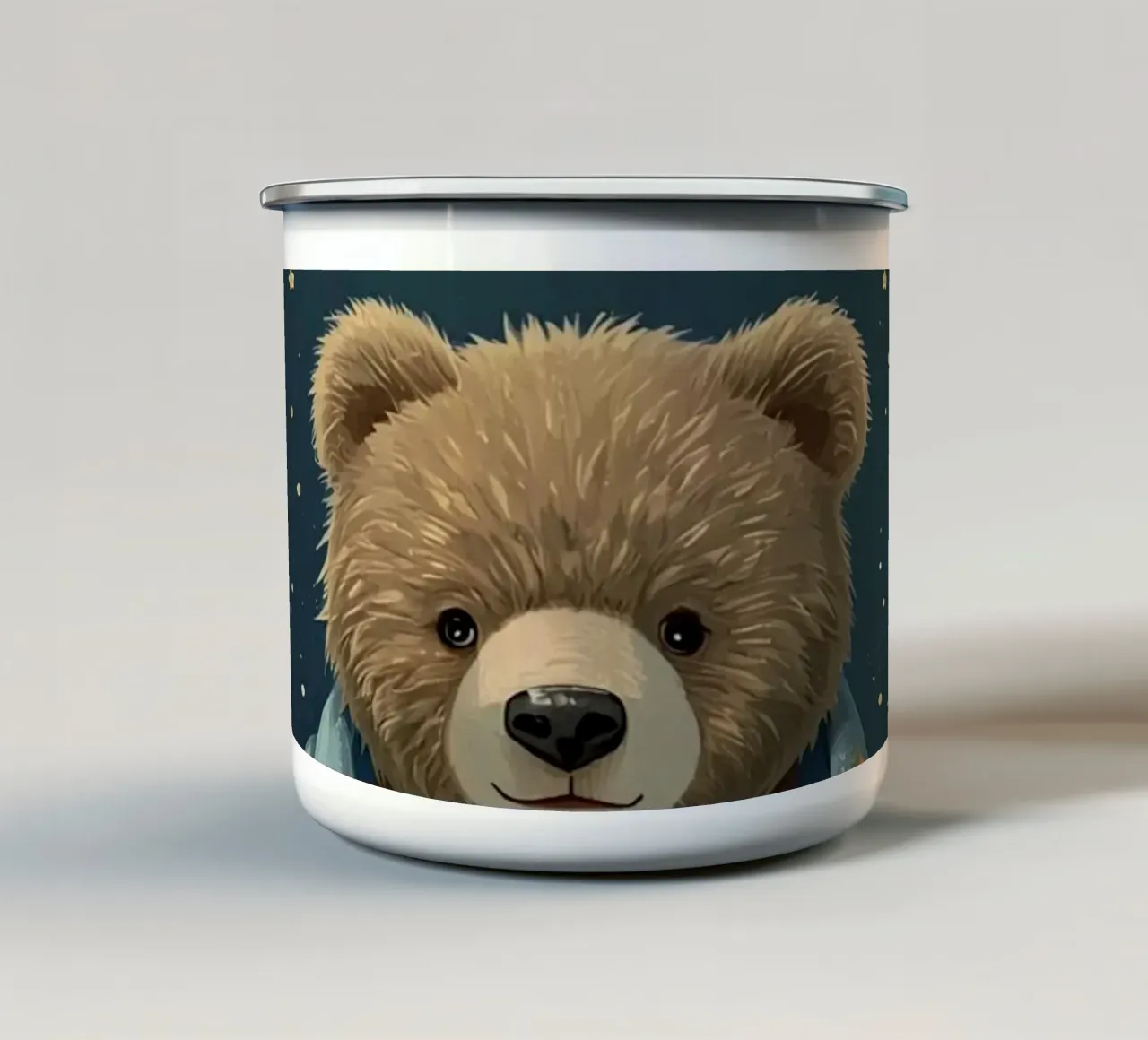 Orsetto avvolto in una coperta stellata tazza in smalto da DesignDoodle