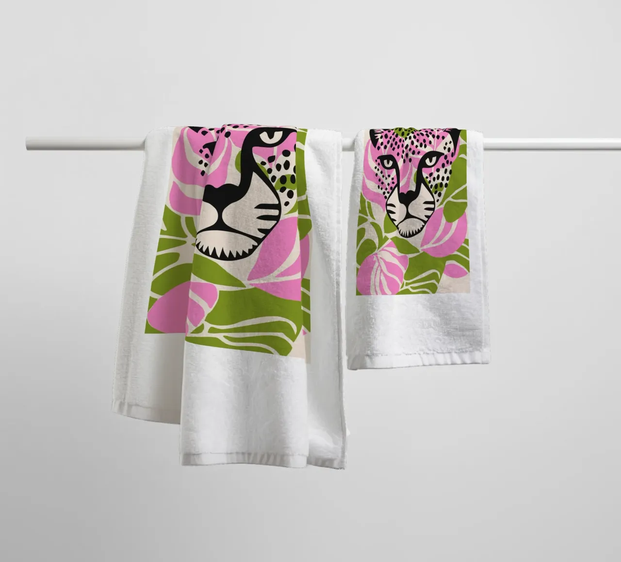 Design a faccia piatta Tiger Classic asciugamano da bagno da igoshartwrks