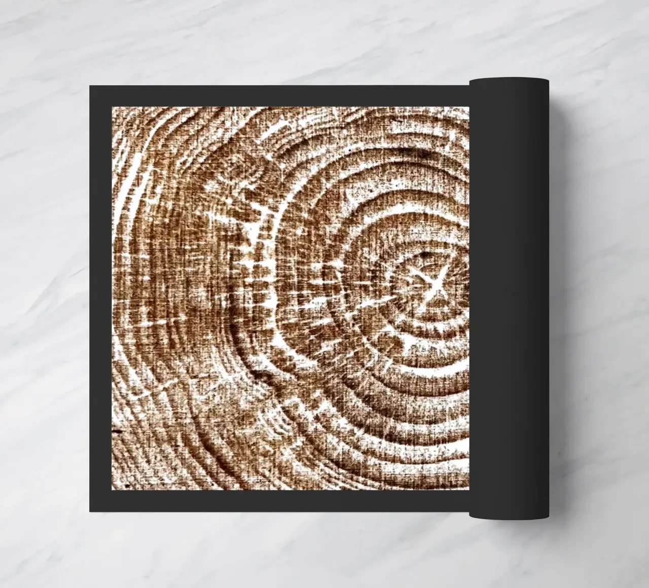 Anelli dell'albero fetta di legno zerbino da TAKU + TAKU