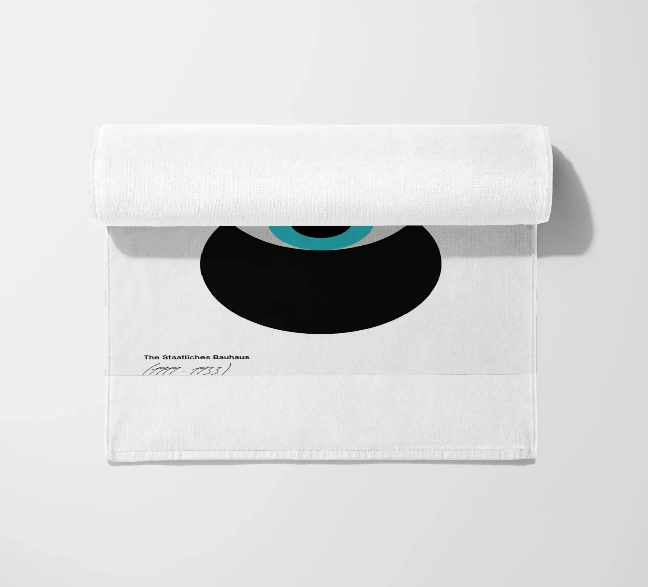 Bauhaus abstracte cirkels print strandhanddoek van Cozy Vibes
