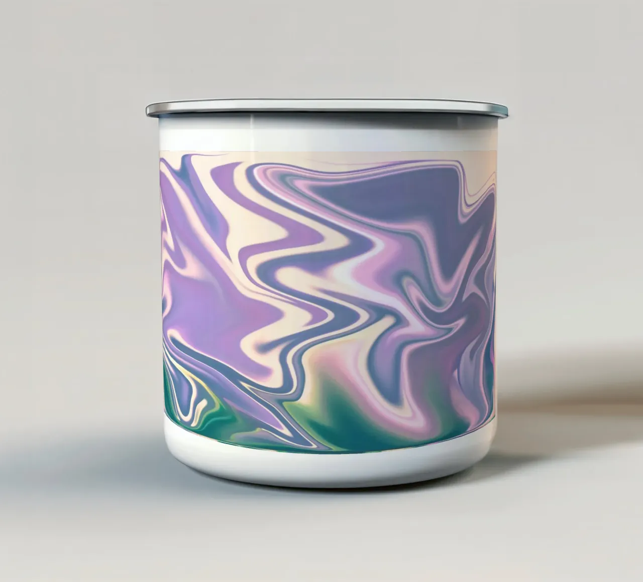 Disegno astratto dinamico in bianco, blu, viola e verde. tazza in smalto da Something for you