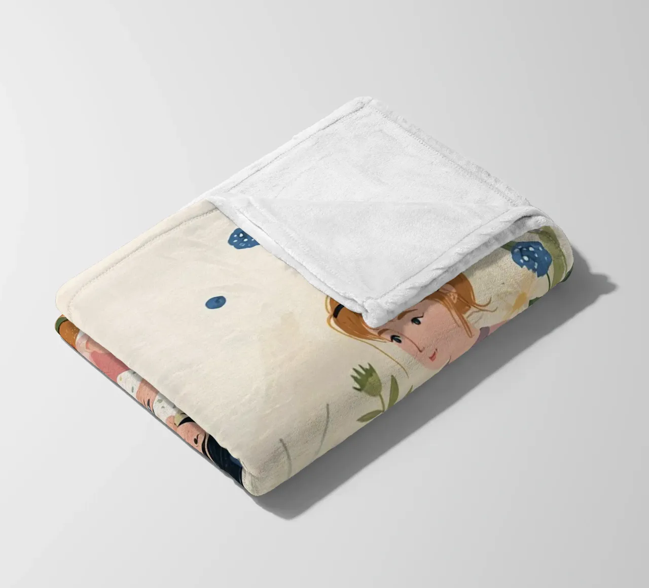 Una famiglia che si gode un picnic con cibo e fiori coperta in pile da DesignDoodle