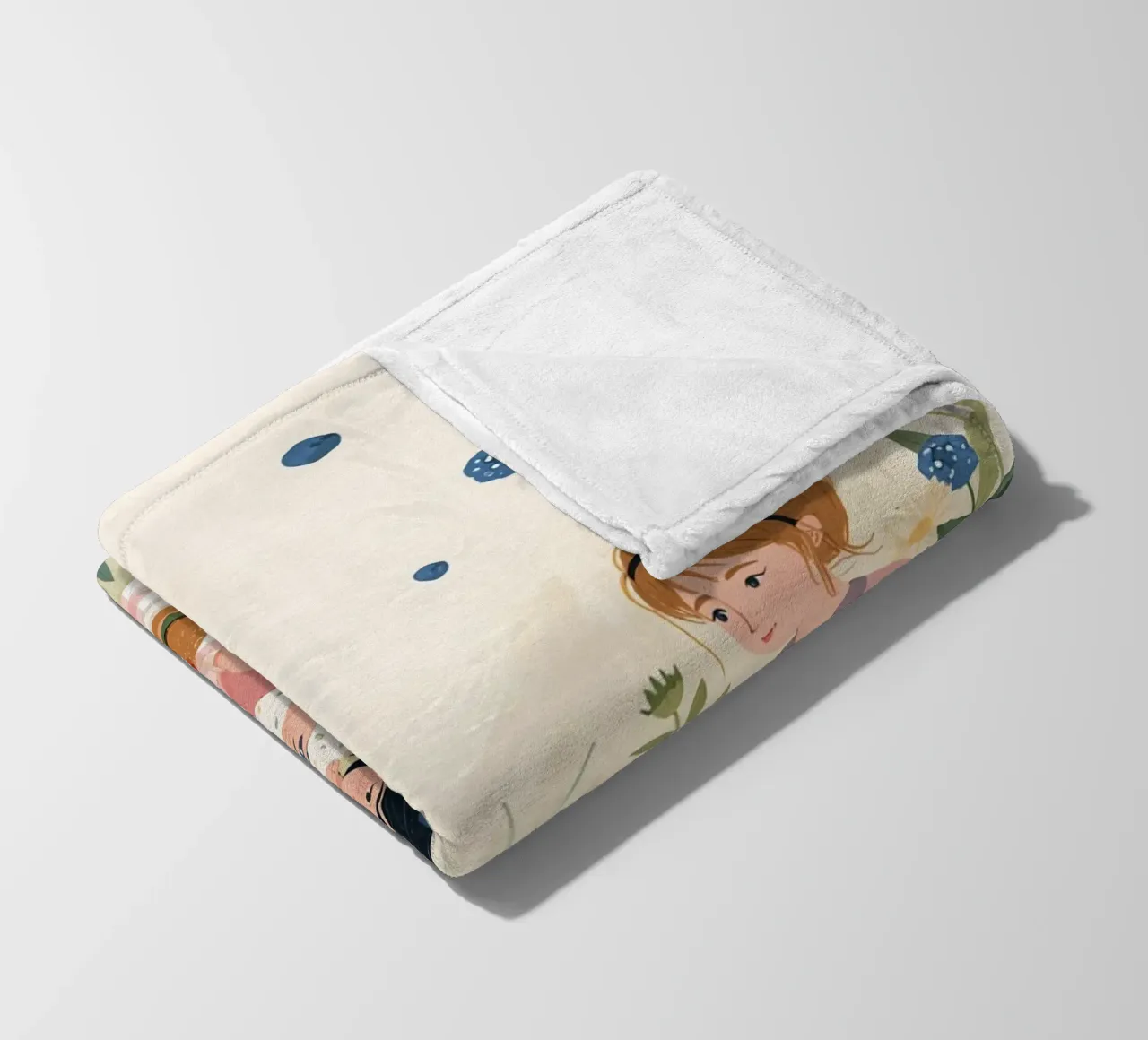 Una famiglia che si gode un picnic con cibo e fiori coperta in pile da DesignDoodle