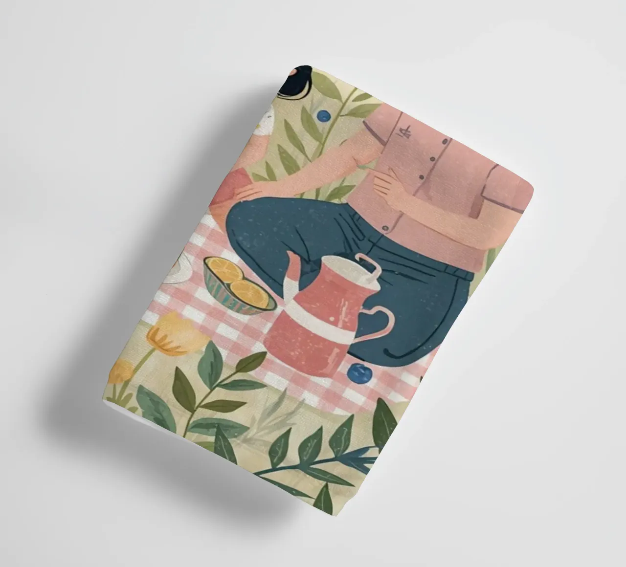 Una famiglia che si gode un picnic con cibo e fiori asciugamano da bagno da DesignDoodle