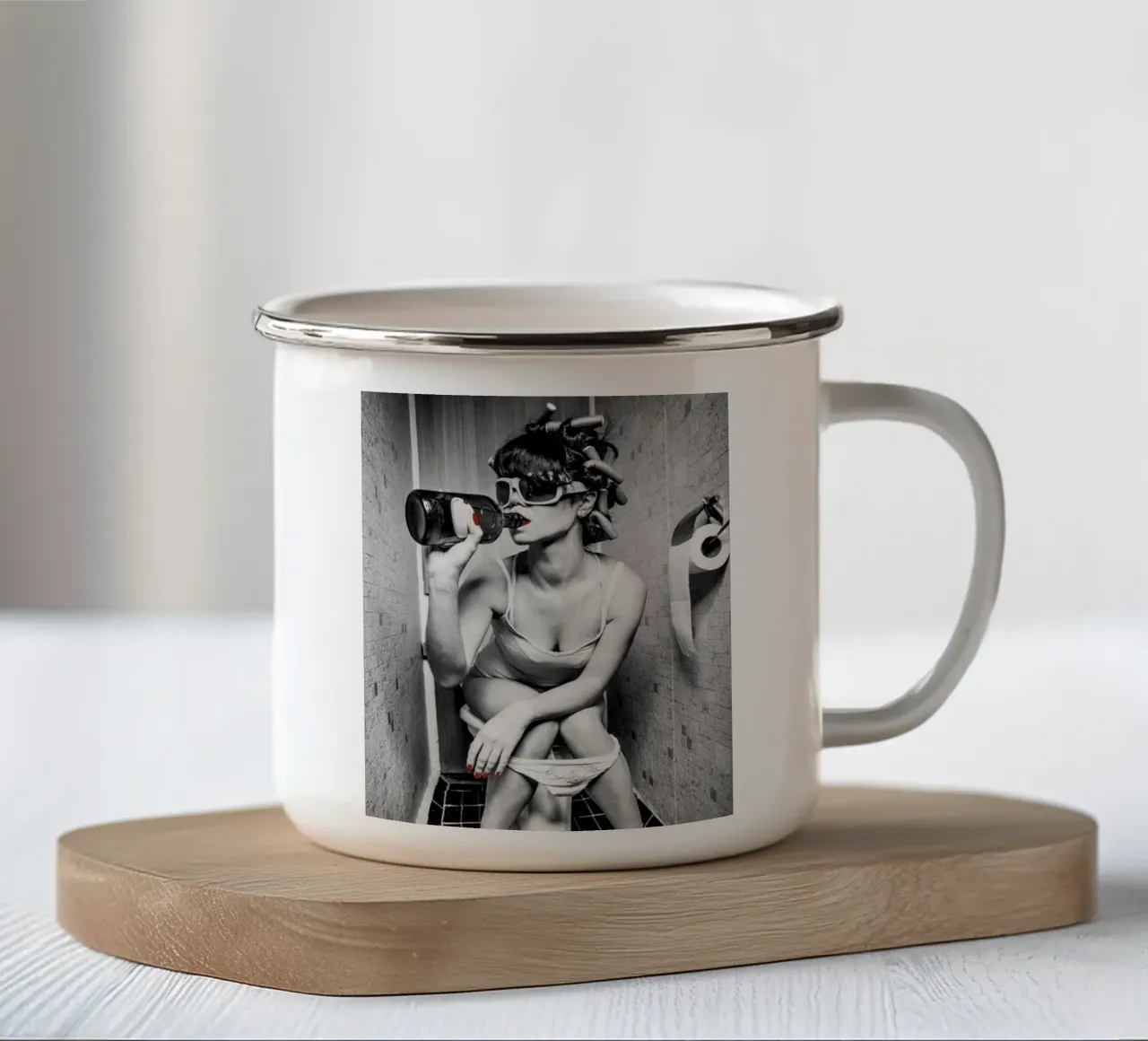 Bere sul water tazza in smalto da Shiva Shops