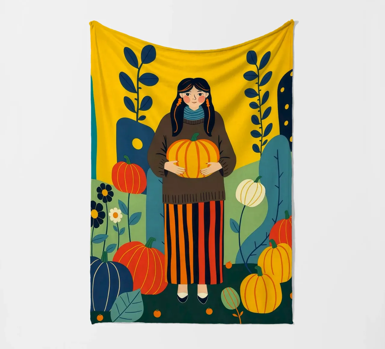 Donna che raccoglie una zucca in un campo di zucche coperta in pile da ARTOMATIC