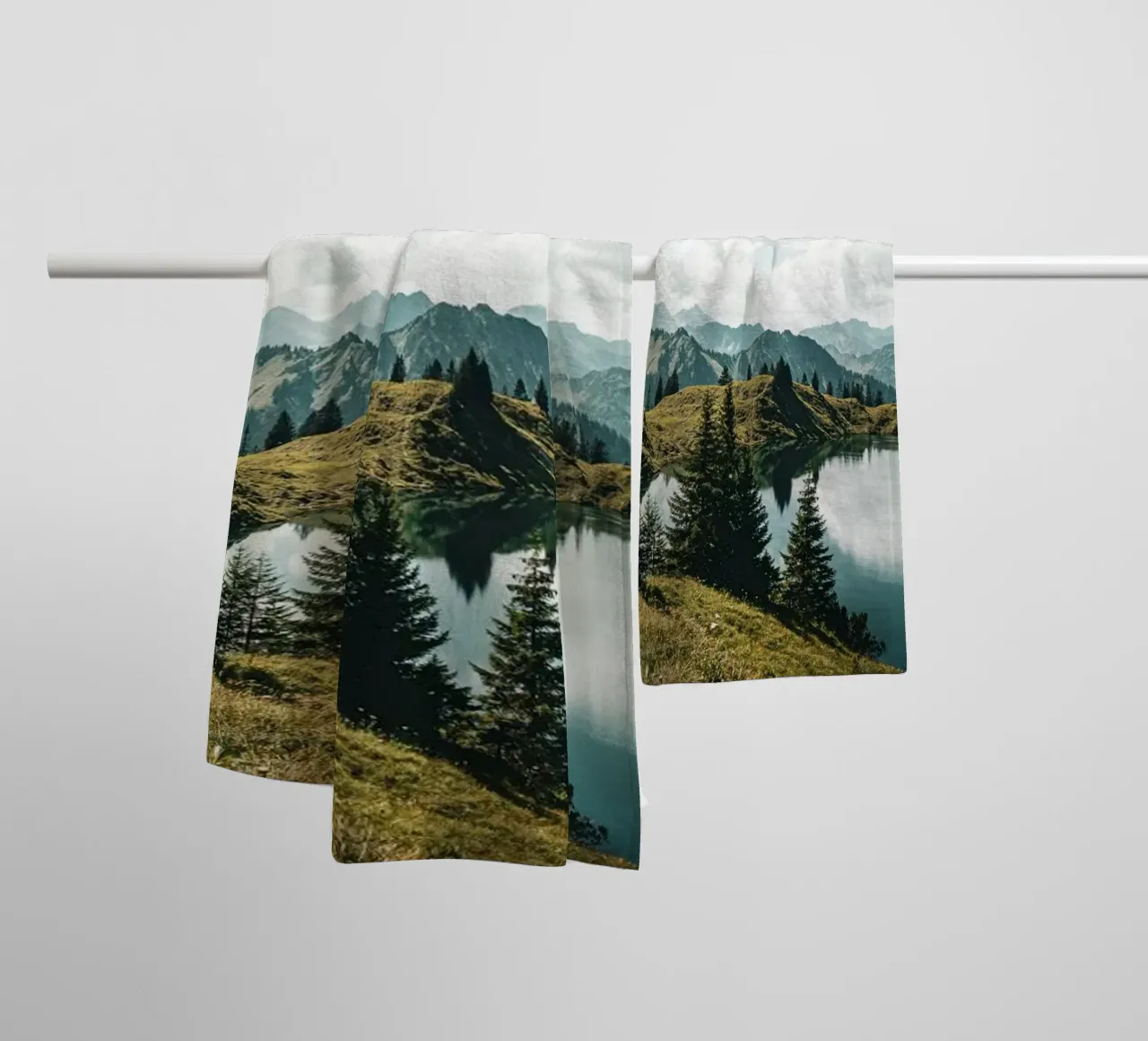 Heimat der Berge asciugamano da bagno da Flo Klein