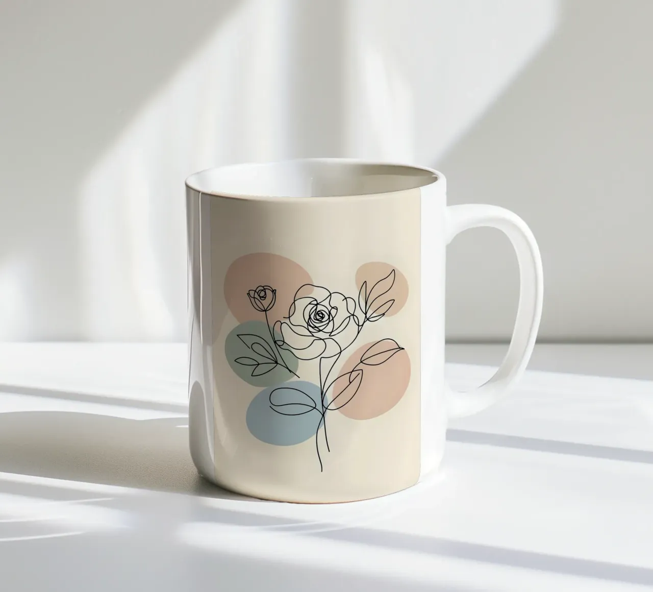 Line art minimalista di un fiore di rosa tazza in ceramica da Bloom And Brush