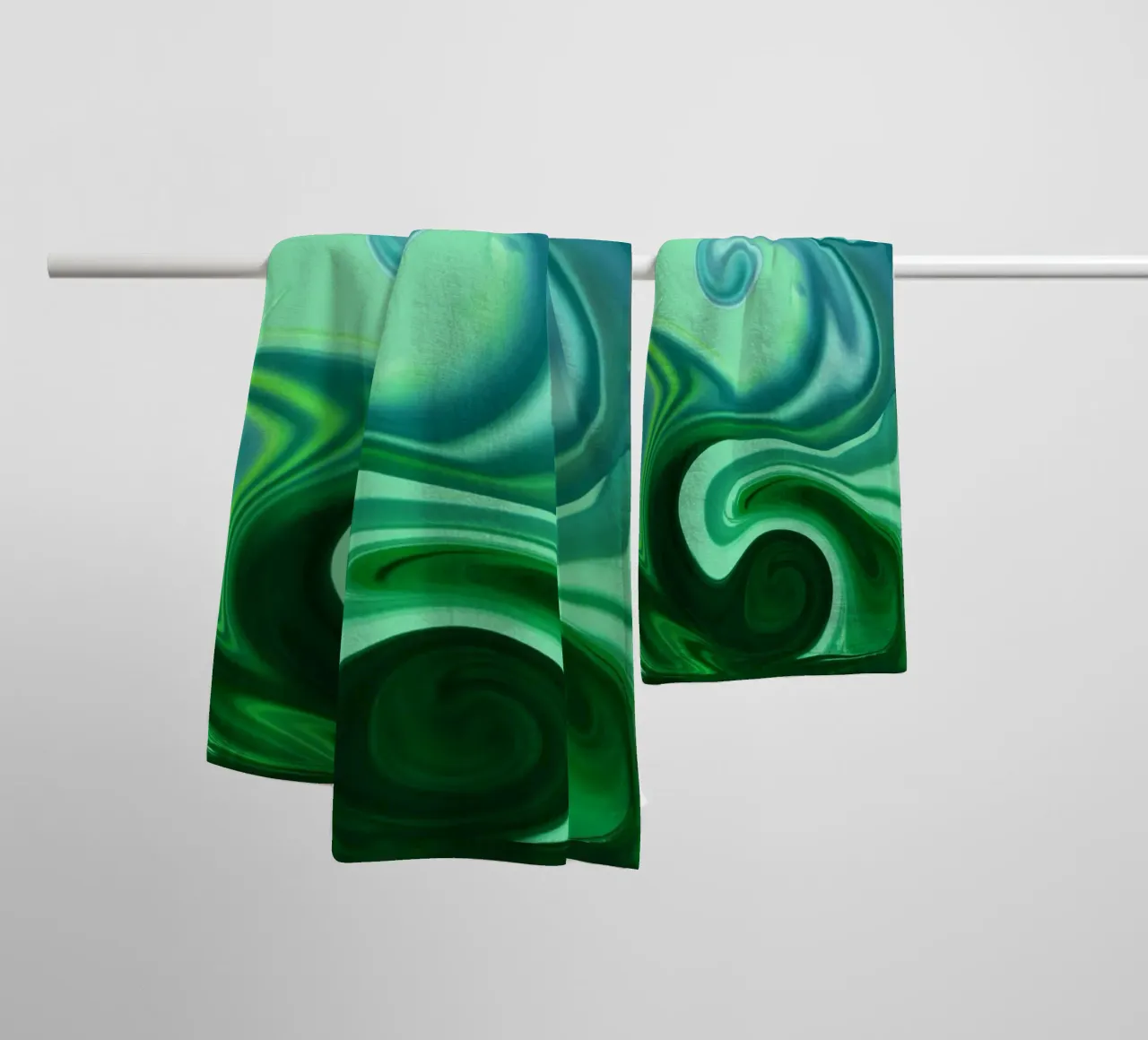 Motif dynamique abstrait en bleu et vert. serviette de bain de Something for you