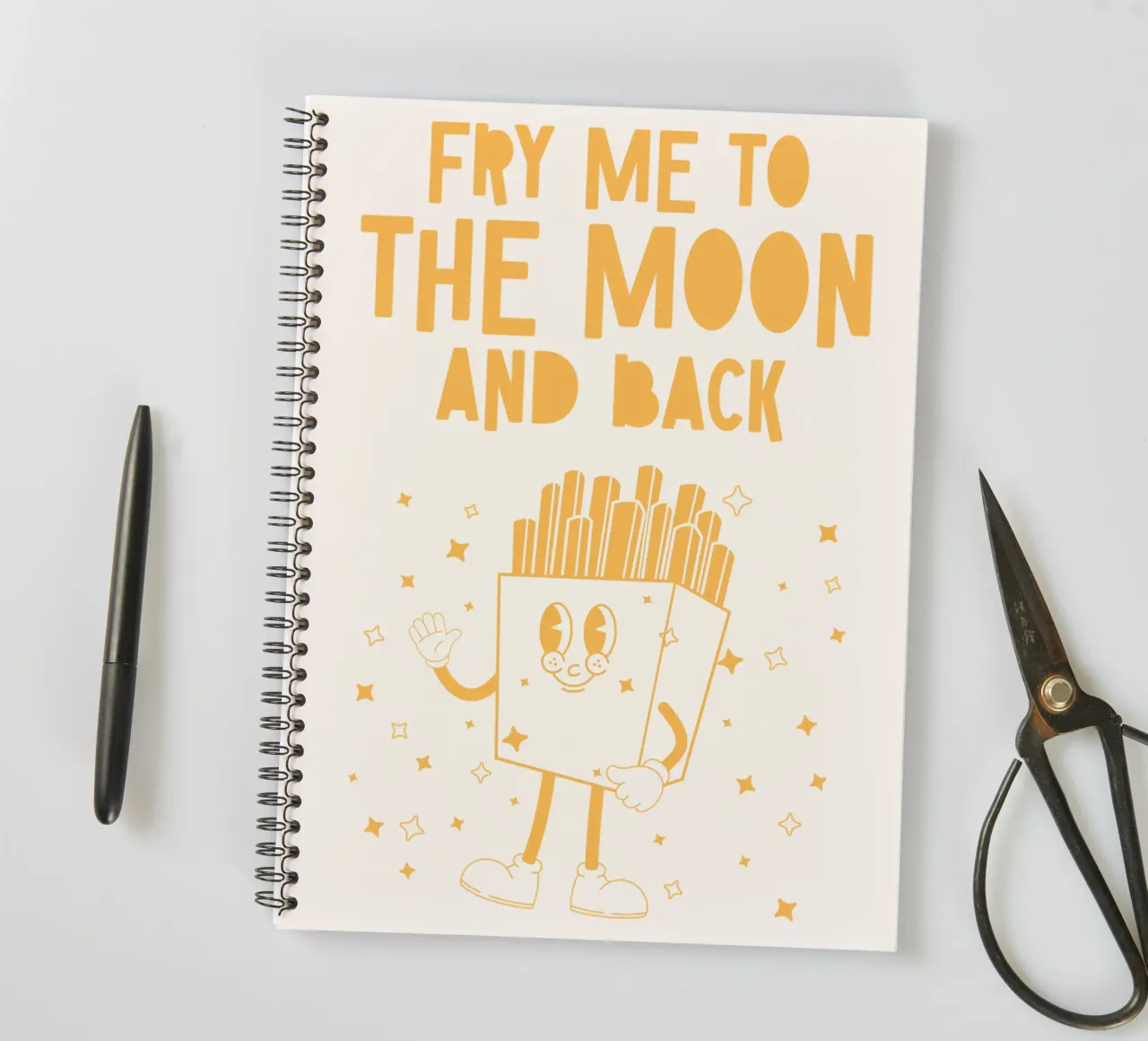 Retro Pommes Caractère Fry Me To The Moon And Back Jaune Blanc carnet à spirale de Studio Frances M