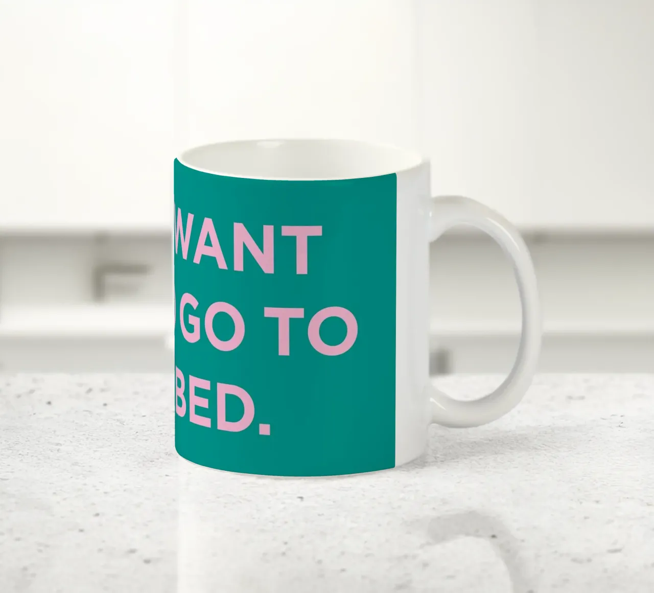 I want to go to bed. tazza in ceramica da Art Fart