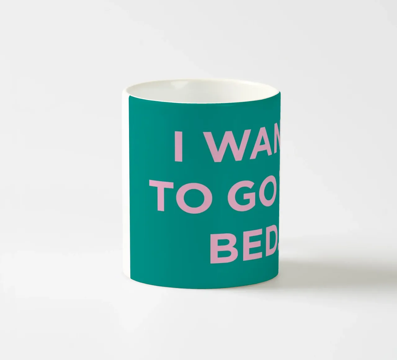 I want to go to bed. tazza in ceramica da Art Fart