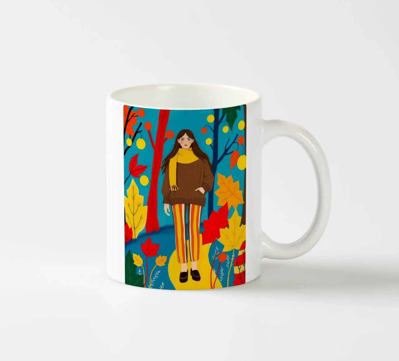 Donna che cammina in una foresta d'autunno tazza in ceramica da ARTOMATIC