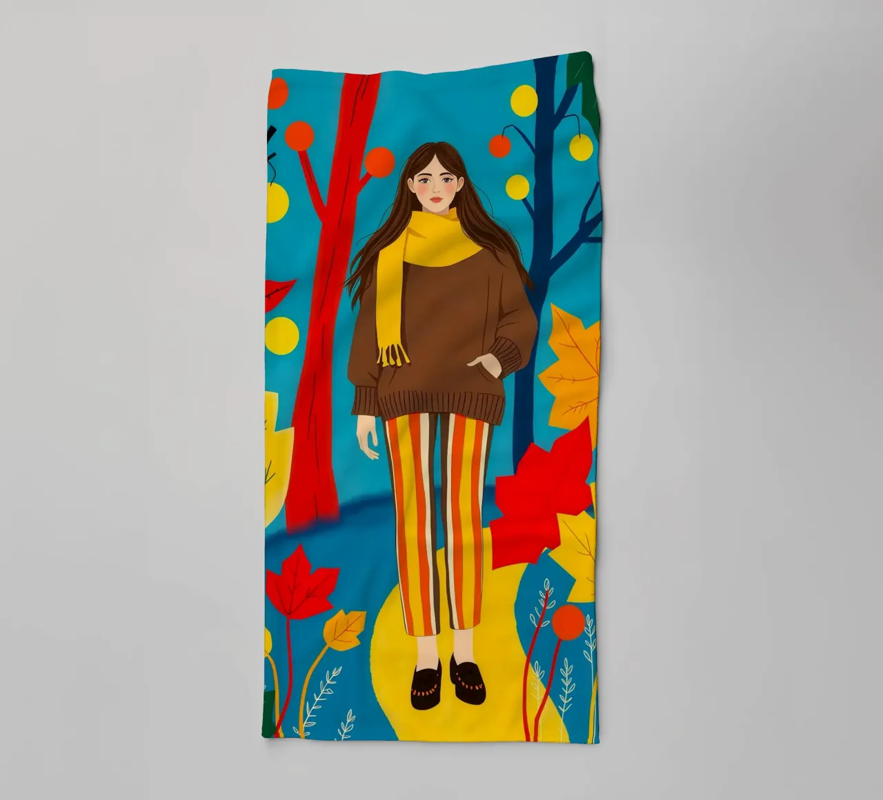 Donna che cammina in una foresta d'autunno asciugamano da bagno da ARTOMATIC
