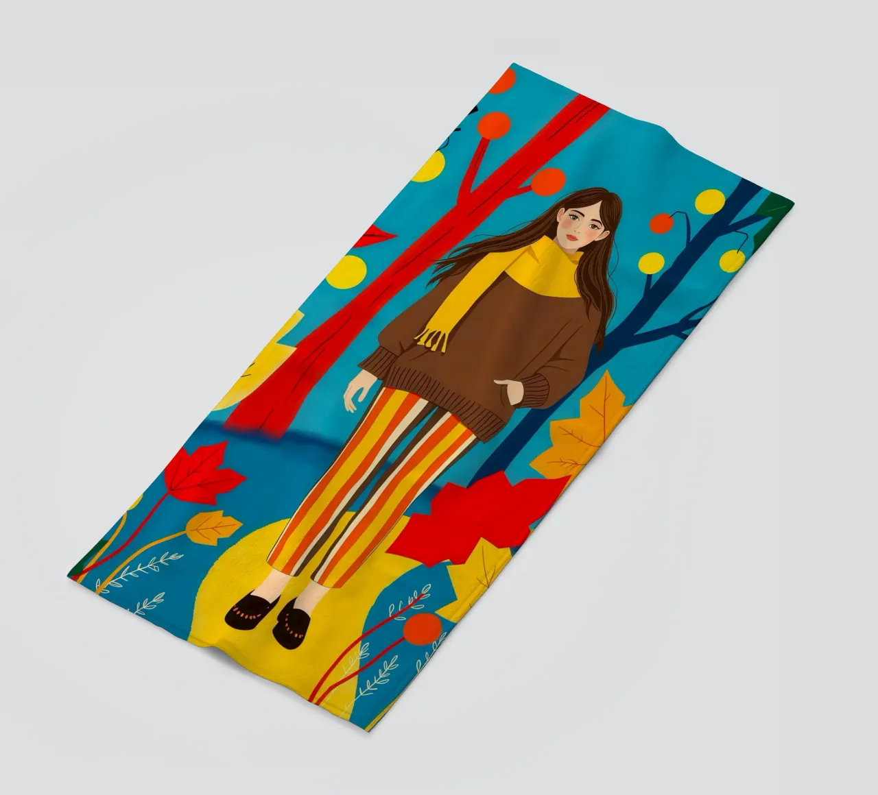 Femme marchant dans une forêt d'automne serviette de plage de ARTOMATIC