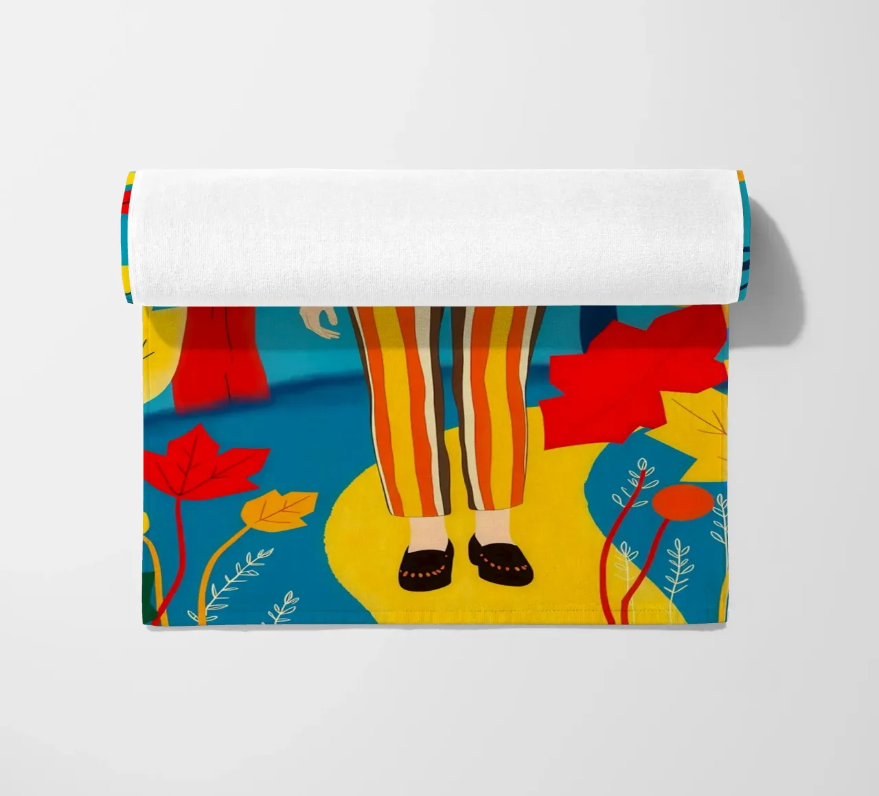 Donna che cammina in una foresta d'autunno telo mare da ARTOMATIC