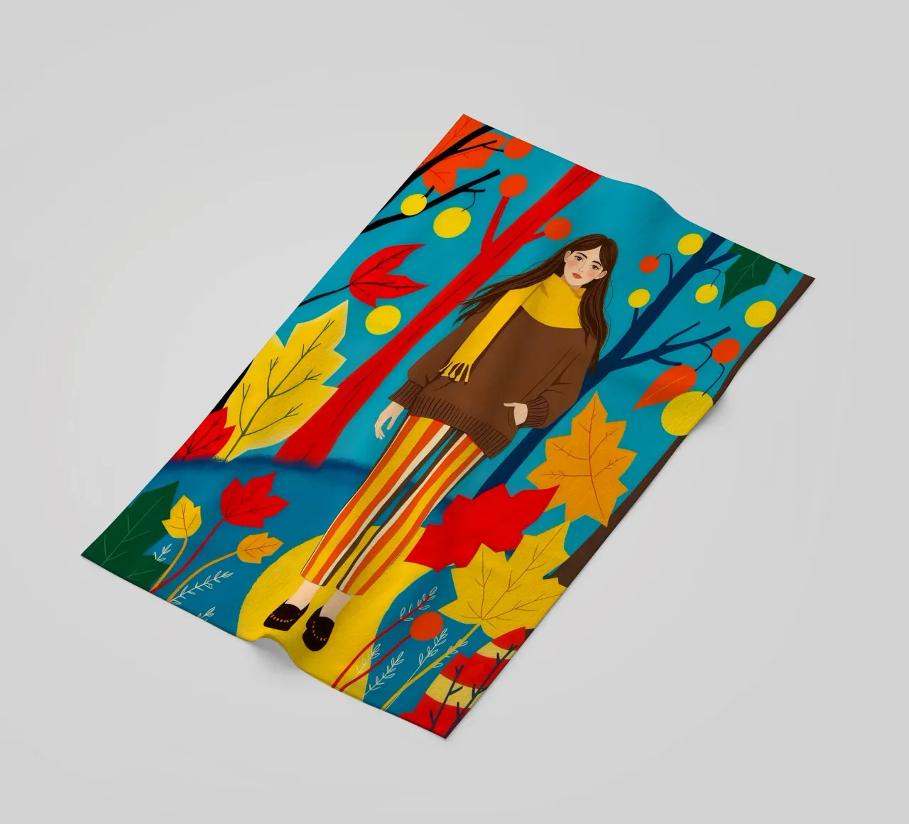 Femme marchant dans une forêt d'automne serviette de plage de ARTOMATIC
