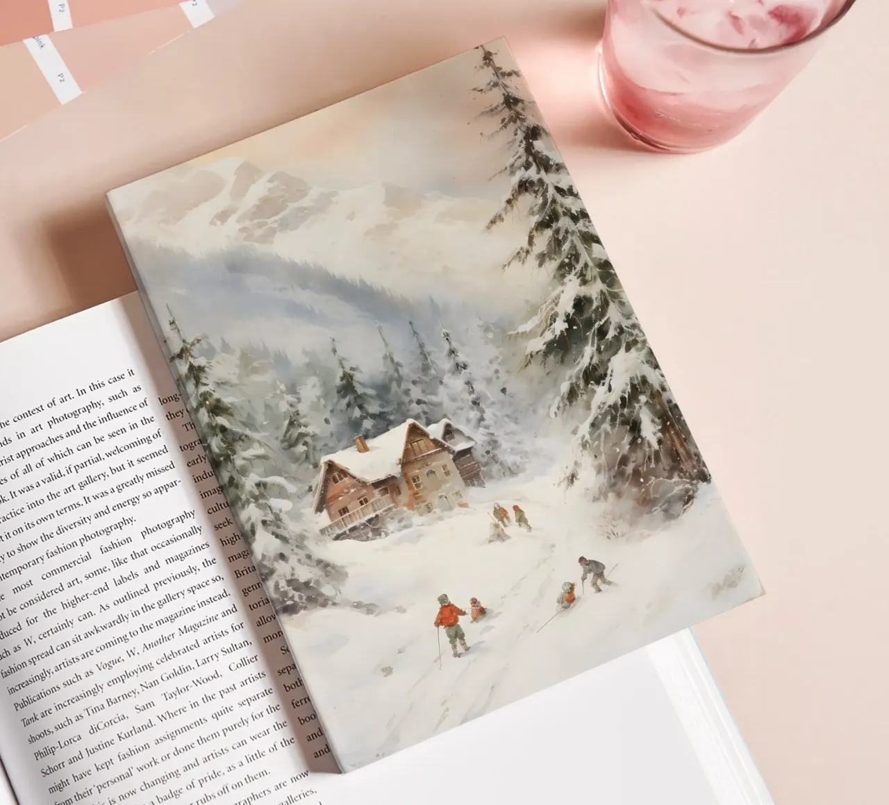 Rifugio invernale con sciatori diario da Studio Vibe
