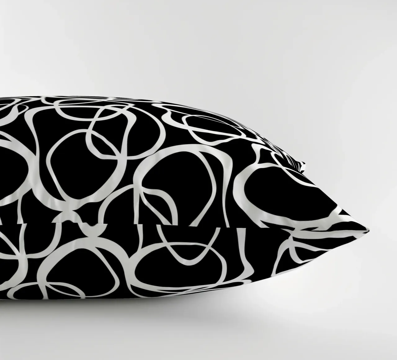 Interlocking | White On Black cuscino da sabidussi