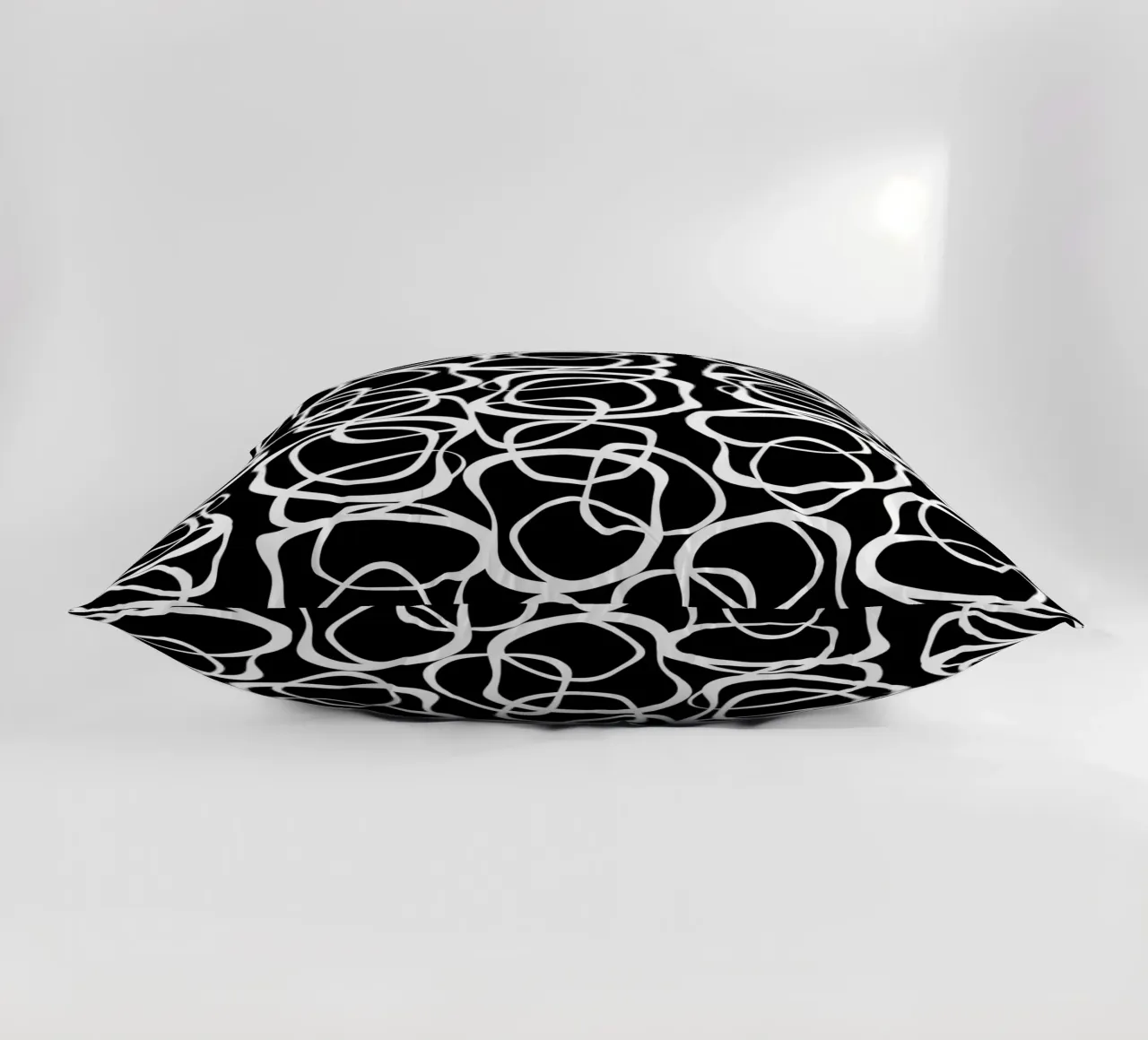 Interlocking | White On Black cuscino da sabidussi