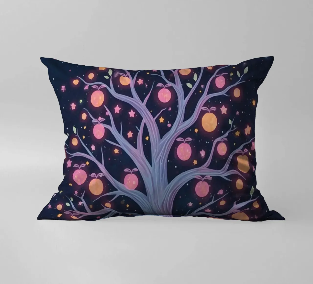 Albero con frutti e stelle luminose cuscino da DesignDoodle
