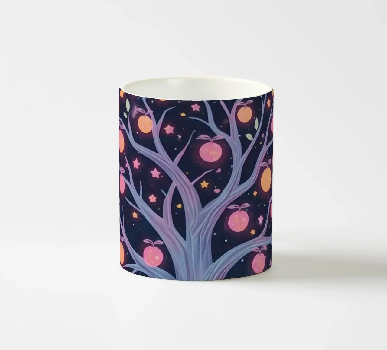 Albero con frutti e stelle luminose tazza in ceramica da DesignDoodle