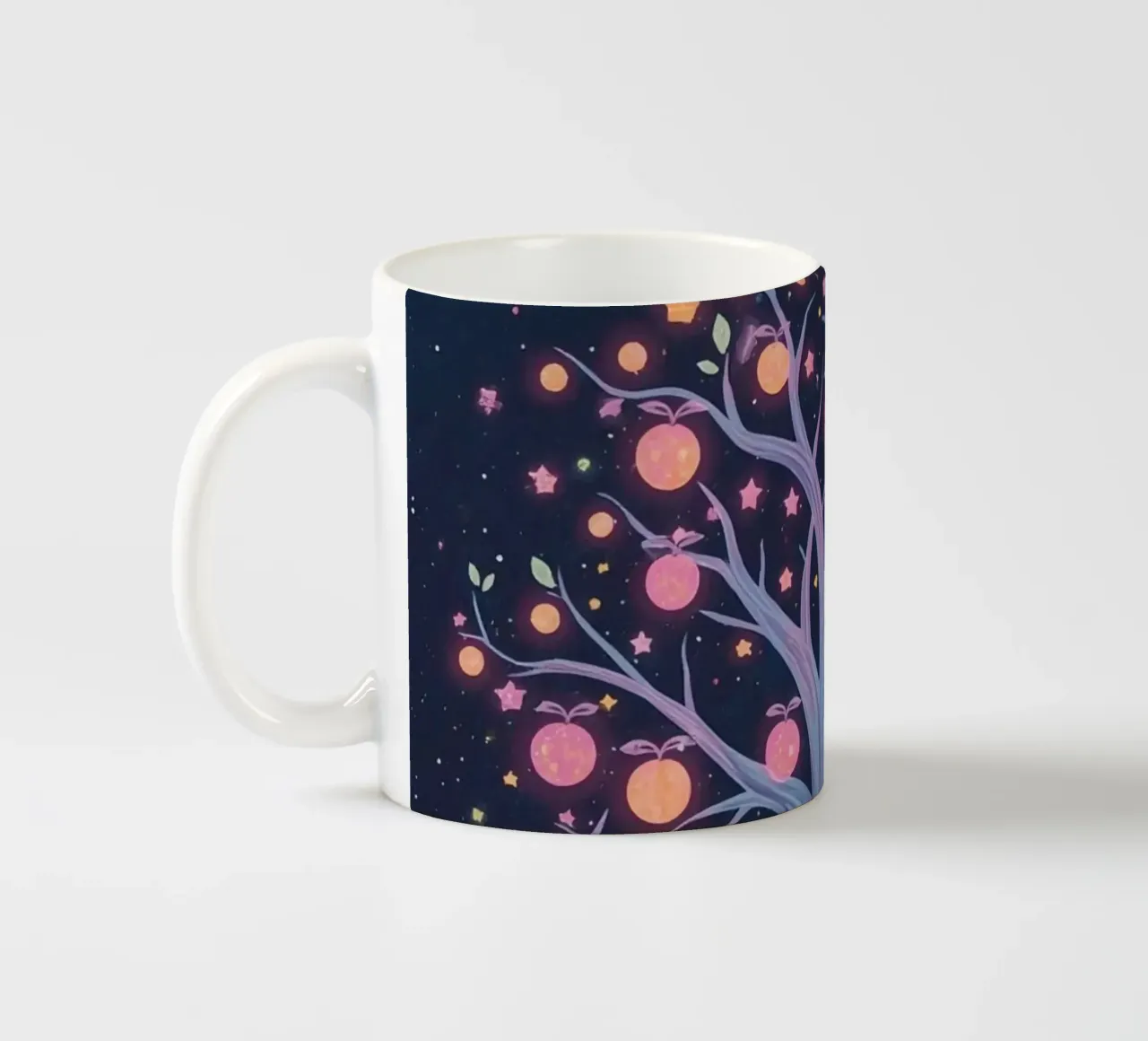 Albero con frutti e stelle luminose tazza in ceramica da DesignDoodle