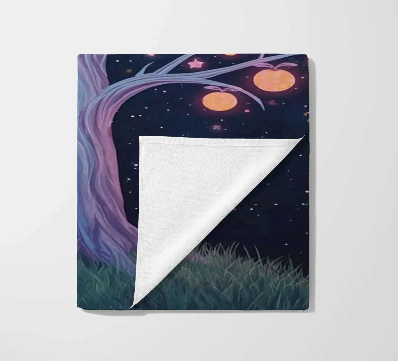 Albero con frutti e stelle luminose telo mare da DesignDoodle