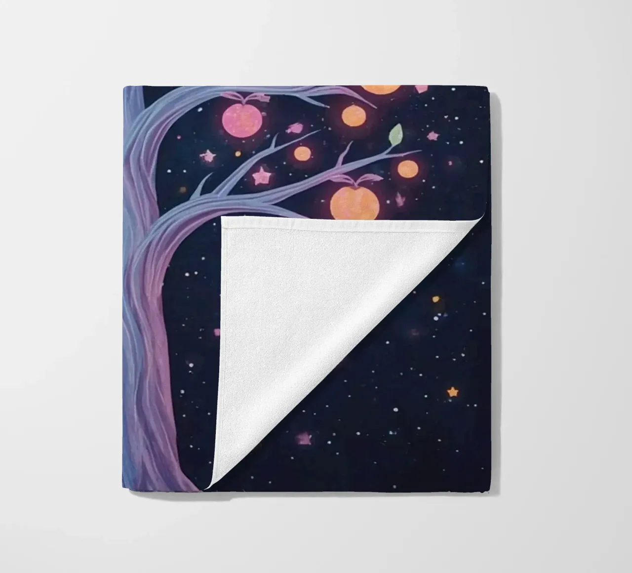 Albero con frutti e stelle luminose telo mare da DesignDoodle