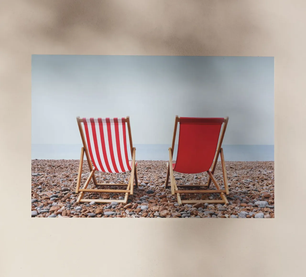 Seaside Deck Chairs pellicola backlit da Attaboy Dsgn