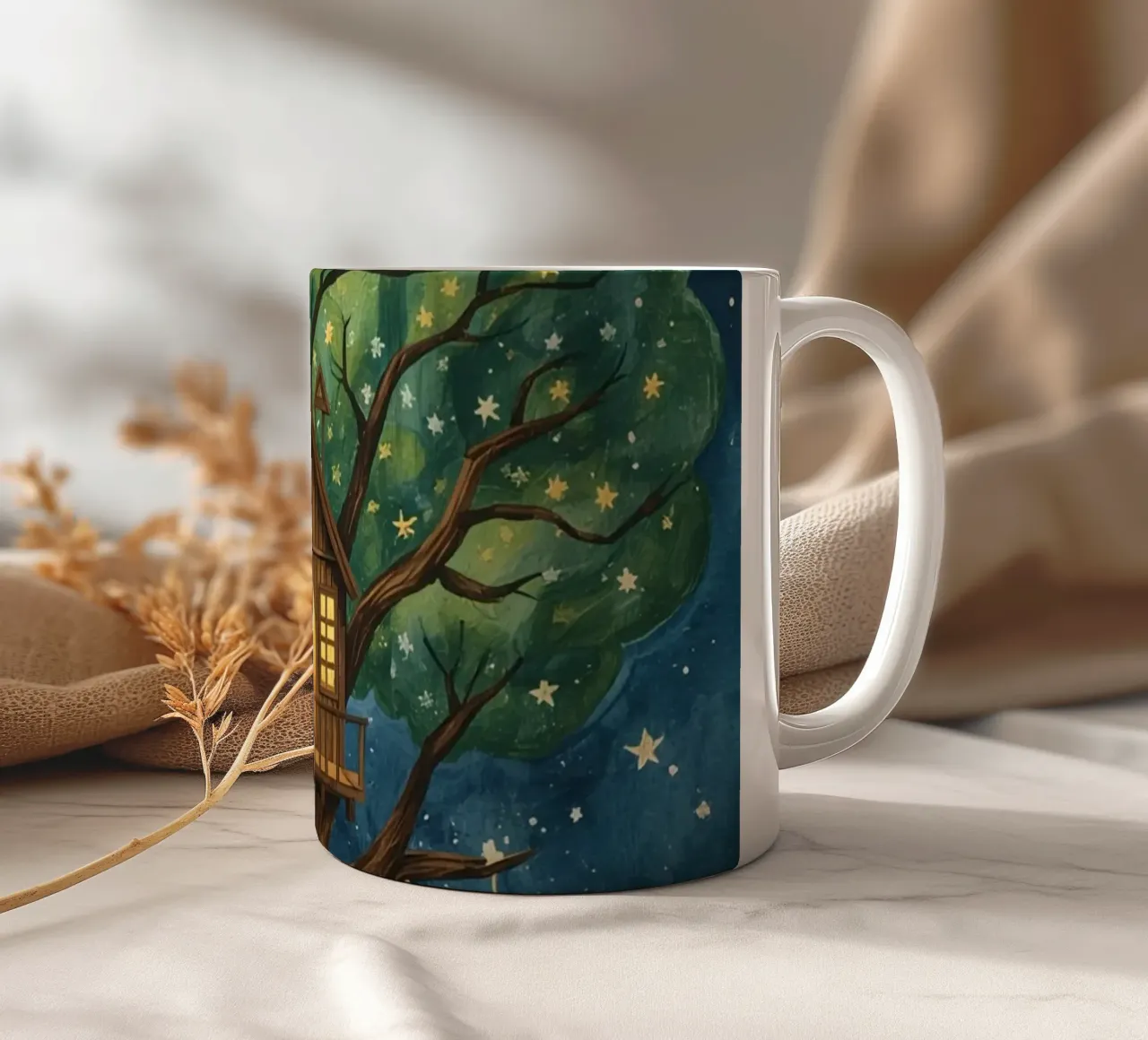 Casa sull'albero nel cielo stellato tazza in ceramica da DesignDoodle