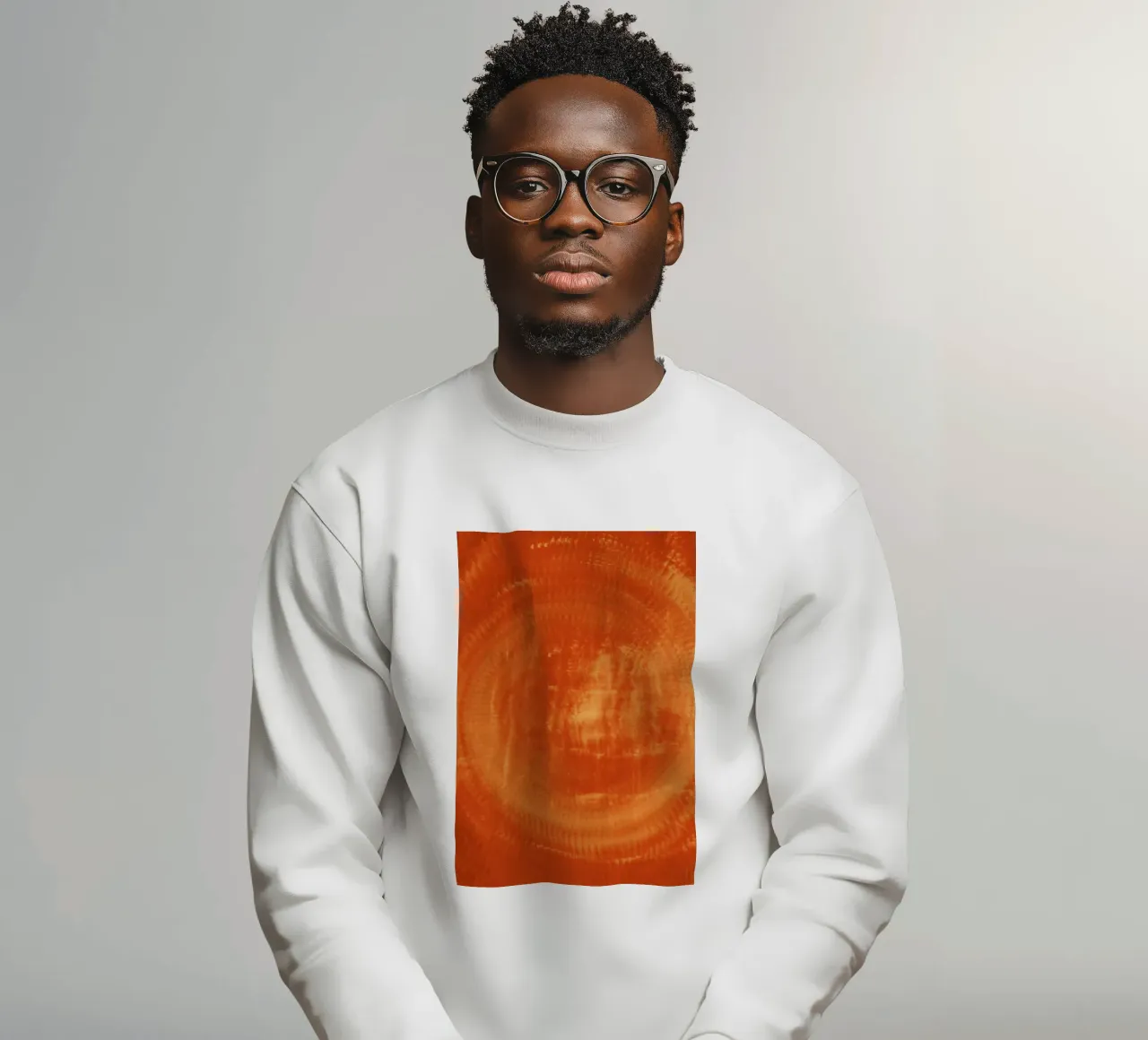 Abstraktes dynamisches Muster in orange und rot. Sweatshirt von Something for you