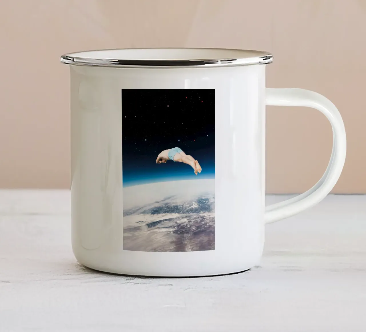 Il sommozzatore cosmico tazza in smalto da Dapidoka