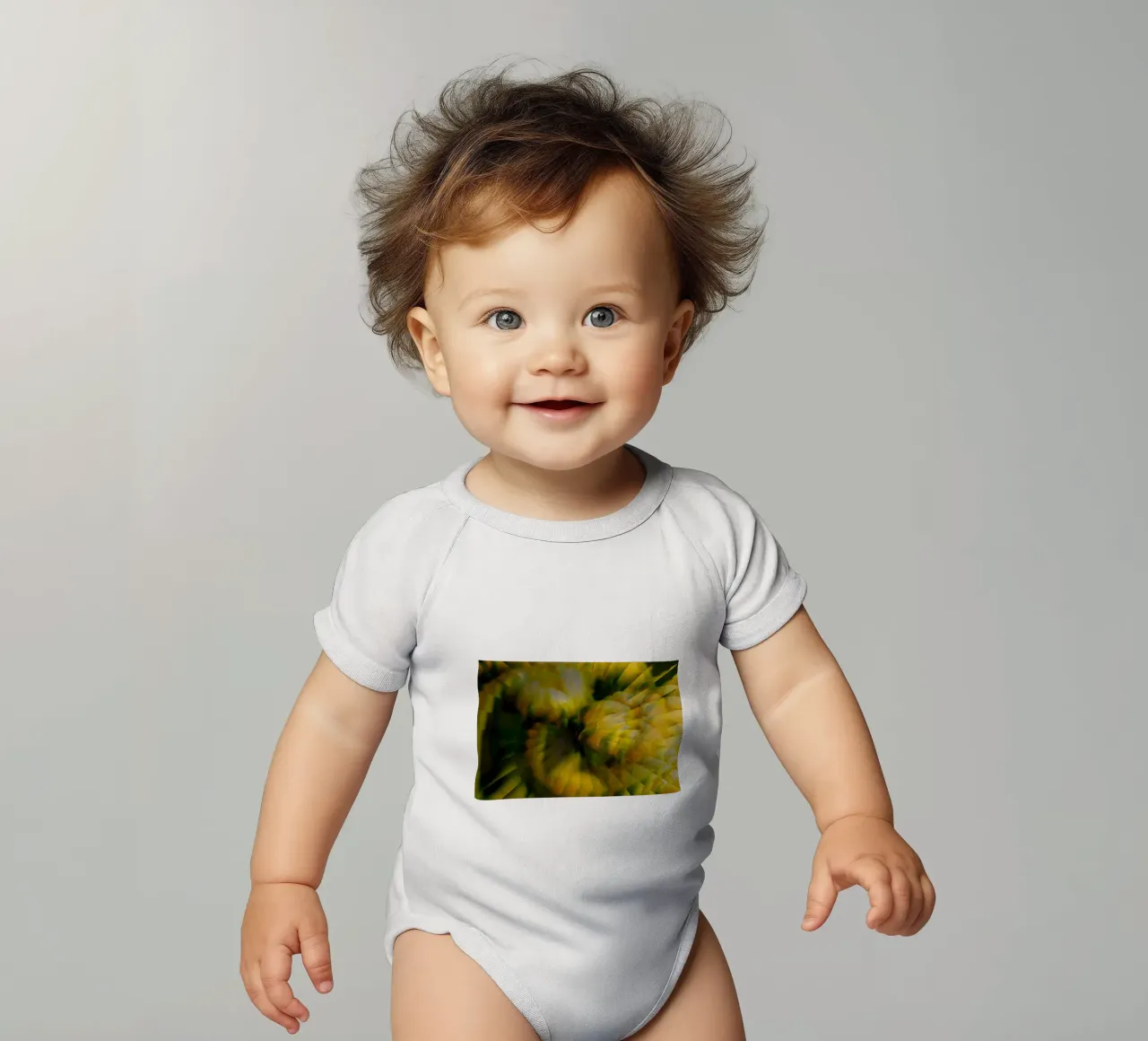Disegno dinamico astratto in giallo, verde e bianco. body neonato maniche corte da Something for you