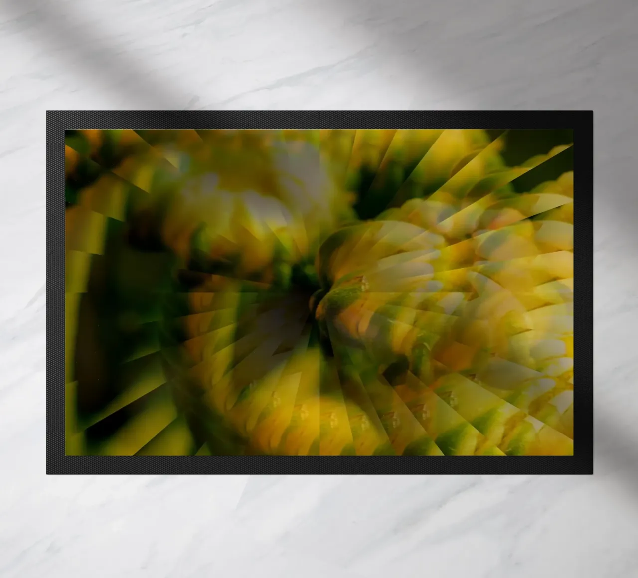 Motif dynamique abstrait en jaune, vert et blanc. paillasson de Something for you