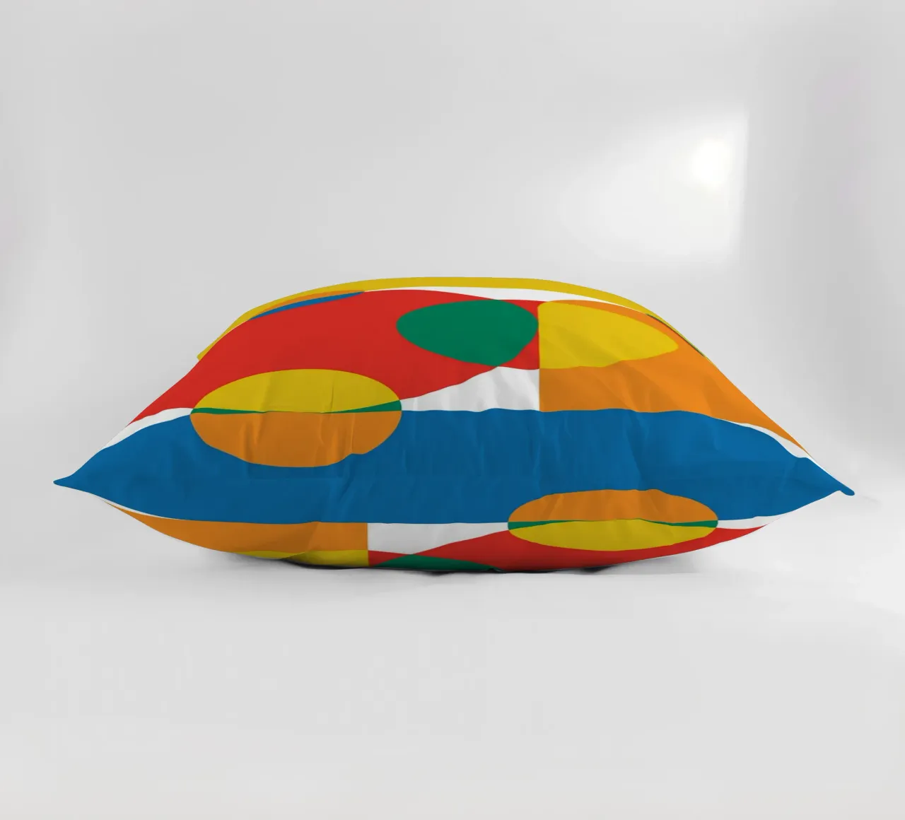 Sovrapposizione Bauhaus in grassetto cuscino da Family Bauhaus Art