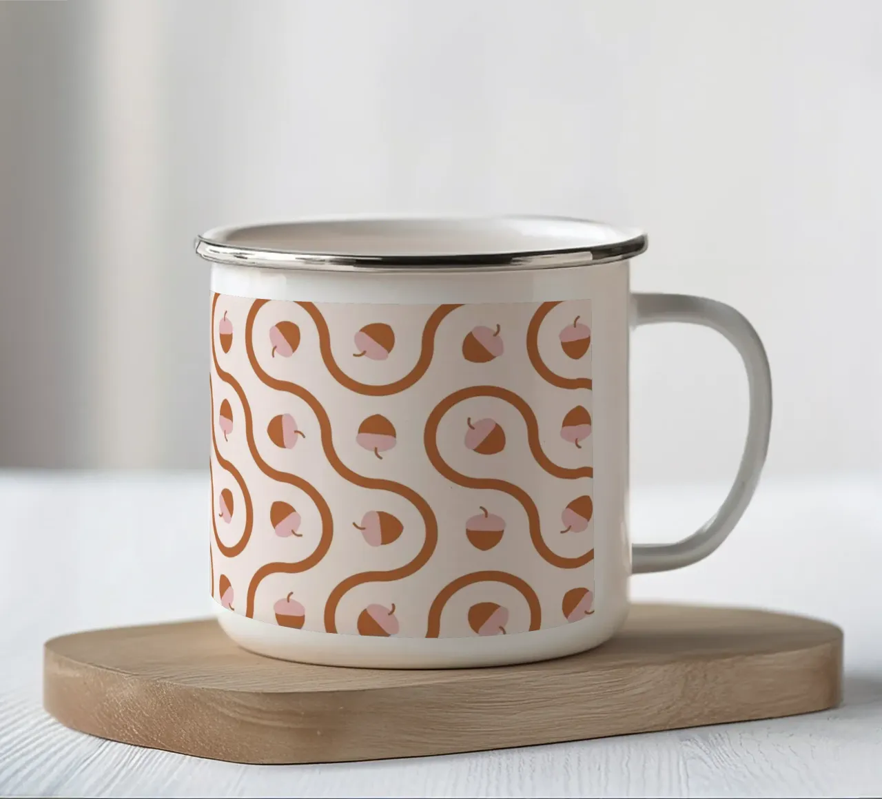 Ghiande ondulate in piastrelle Truchet di colore rosa e marrone su sfondo chiaro tazza in smalto da CoelfenArt
